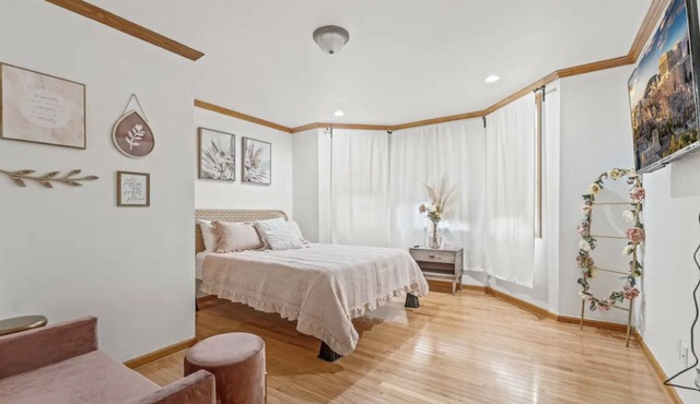 Charming 2 BD 2 BATH Apartment in Chinatown