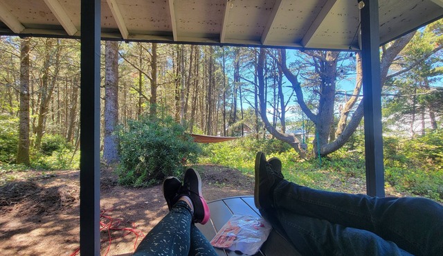 Charming 2-bd house in Westport, dog friendly, leisurely 8 min walk to beach