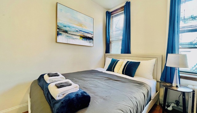 Charming 2-BD Near Central Parkn