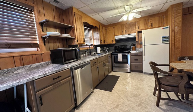 Charming 2-bdr 1 bth lakeview, quiet, private apartment golf retreat in Sanford