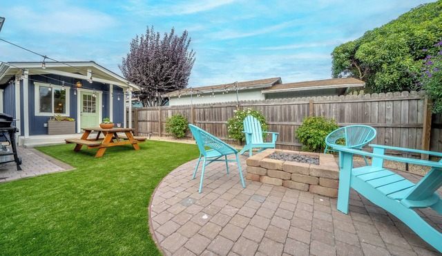 Charming 2 BDR Seaside Cottage – 5 Min to Beach!