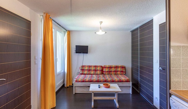 Charming 2-Bedroom Apartment with Balcony, Pool, and Mountain Views in Luz-Saint-Sauveur