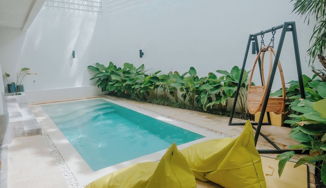 Charming 2-bedroom villa with AC, WiFi & Private Pool in Kuta Lombok