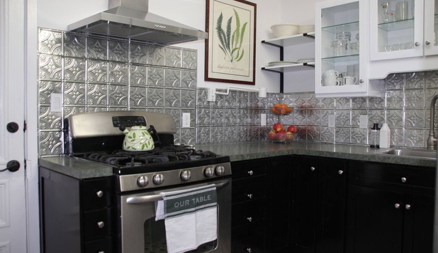 Charming 2 bedroom '20's house in Lawrence village