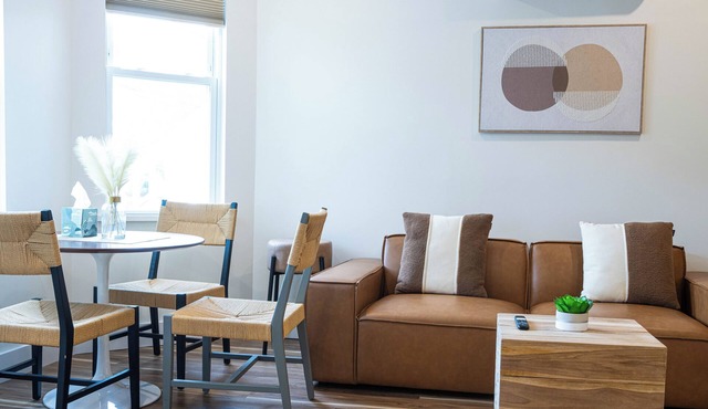 Charming 2-bedroom apartment in peaceful Lawrence Township with AC