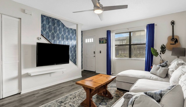 Charming 2-bedroom townhome in marvelous Ponte Vedra Beach with WiFi, AC