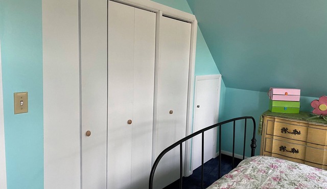 Charming 2-bedroom farmhouse upper level in peaceful Saint Croix Falls