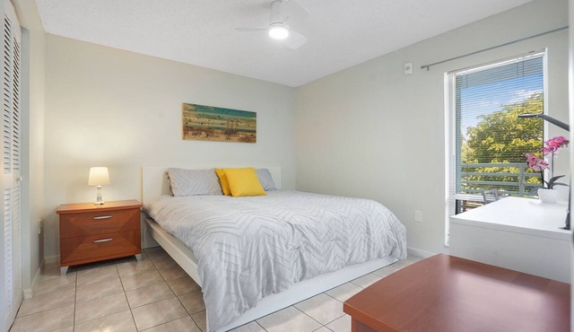 Charming 2-bedroom condo nearby the beach with WiFi, AC in Sunny Isles Beach
