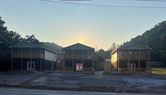 Charming 2-bed/1 bath apartment in Logan near HMTS, dining, and shopping