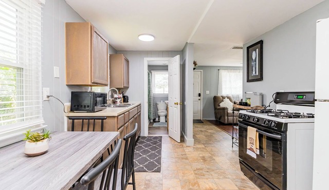 Charming 2-bed/1-bath house close to IUH Ball, BSU in Muncie