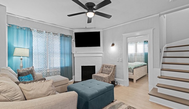 Charming 2 bed 1 bath near Langley Air Force Base