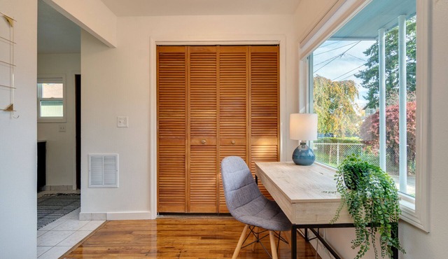 Charming 2 Bed, 1 Bath SE Home, Fenced Yard