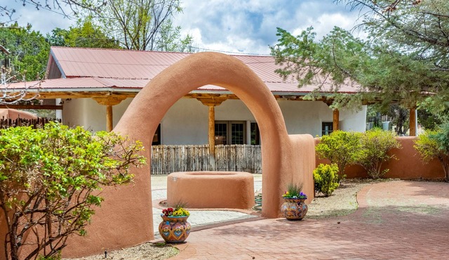 Charming 2 bed/1 bath Tesuque Village Guesthouse