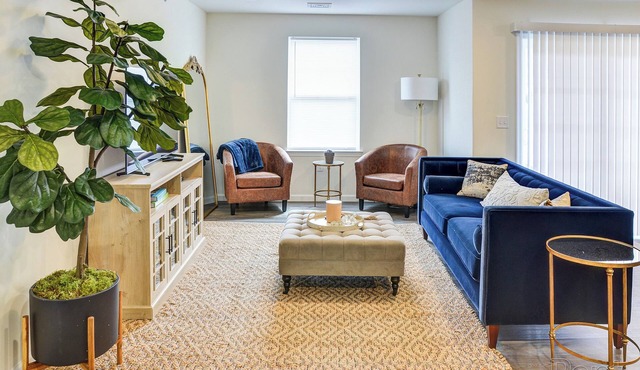 Charming 2-Bed, 2-Bath Apt. in Morgantown, Pa - Cozy Getaway with Comfort!