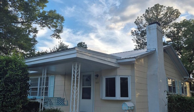 Charming 2-bed/2-bath house within a 15-minute walk to the downtown waterfront.