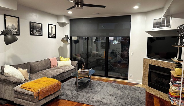 Charming 2 bed 2 bath condo in enchanting Chicago with AC and washer and dryer