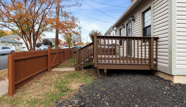 Charming 2 Bed/2 Full Bath Single house in terrific Arlington, VA