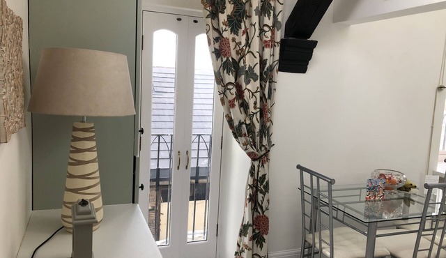 Charming 2-Bed Apartment in Waterloo, Liverpool