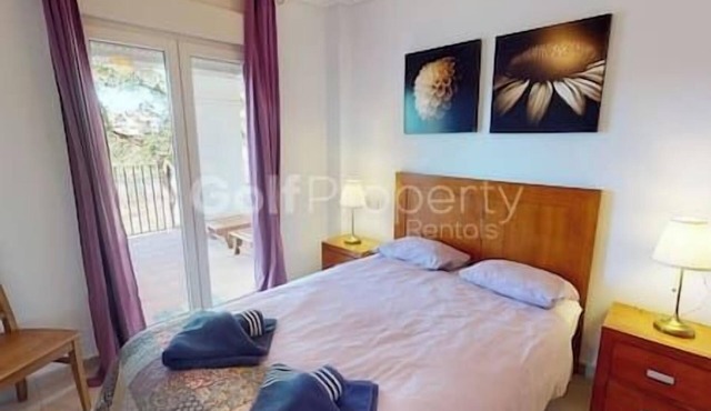 Charming 2 Bed Apartment with Golf Course Views