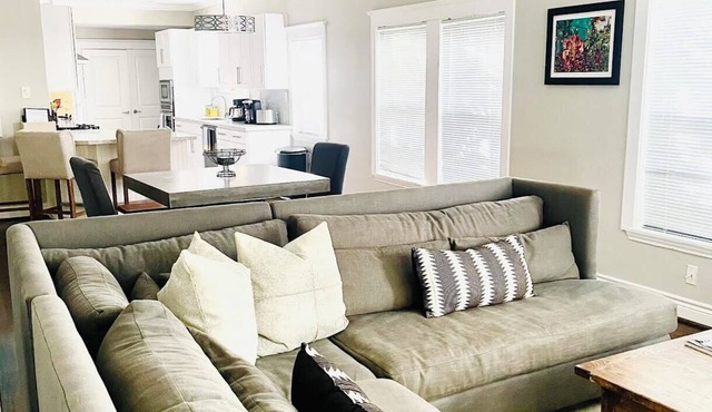 Charming 2 Bed Bungalow in Heart of Montrose