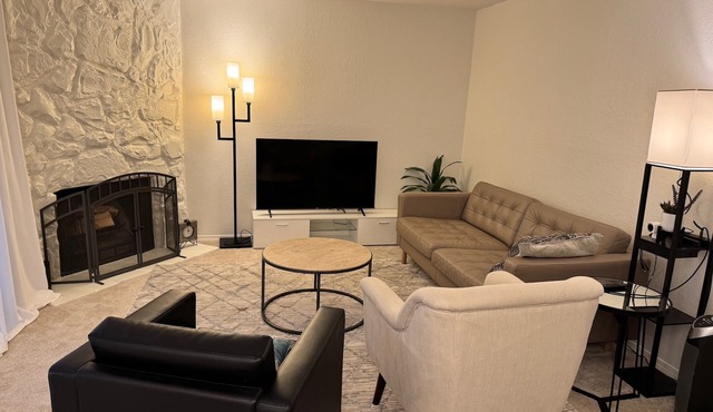 Charming 2-Bed Condo in Juanita: Enjoy Trails, Parks, and Beaches Nearby