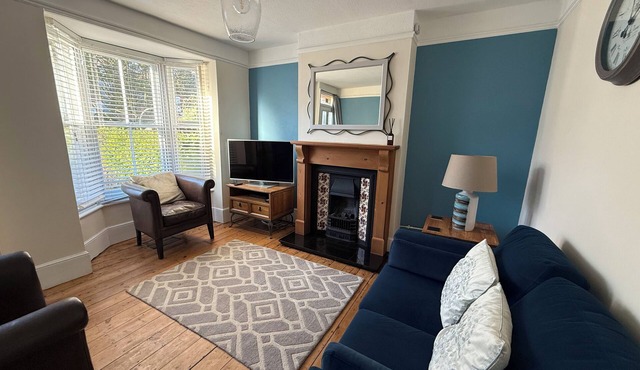 Charming 2 bed cottage in the heart of Canterbury with parking nearby