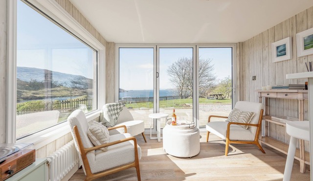 Charming 2-Bed Cottage with Loch Bay Views – Waternish, Isle of Skye