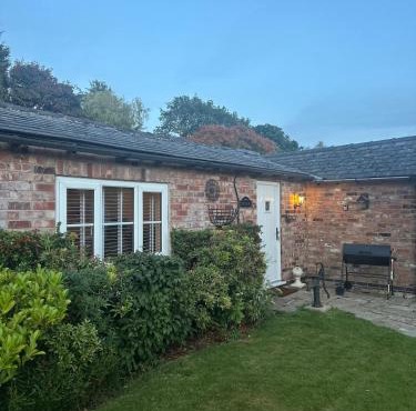 Charming 2-bed cottage in Peover, Cheshire East