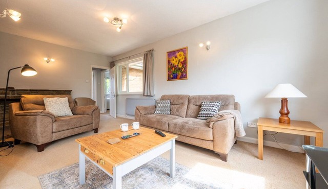 Charming 2-Bed Detached Home in Radyr