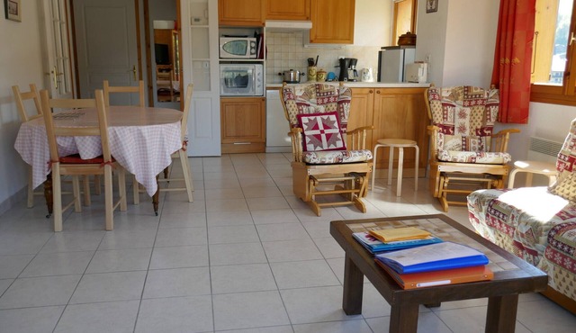 "Charming 2-Bedroom Apartment with Balcony and Garage in Saint-Jean de Sixt"