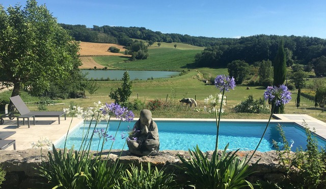 Charming 2-bedroom gite near Montcuq with swimming pool and panoramic views
