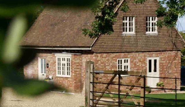 Charming 2-bed countryside retreat with fireplace and walks