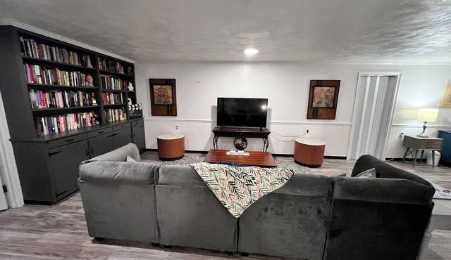 Charming 2-bed private suite at The House on the Hill in marvelous Cave Spring