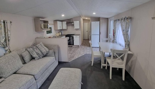 Charming 2-Bed Static in Saint Columb