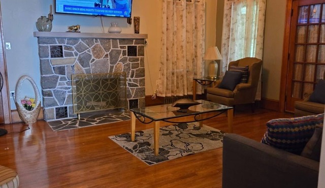Charming 2-bedroom house with AC, WiFi in fantastic East Stroudsburg