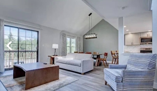 Charming 2-bedroom loft villa in East Stroudsburg with WiFi, fitness room