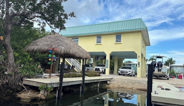 Charming 2-Bedroom House on Little Torch Key with Pool and Tiki Bar- 28 DAY MIN.