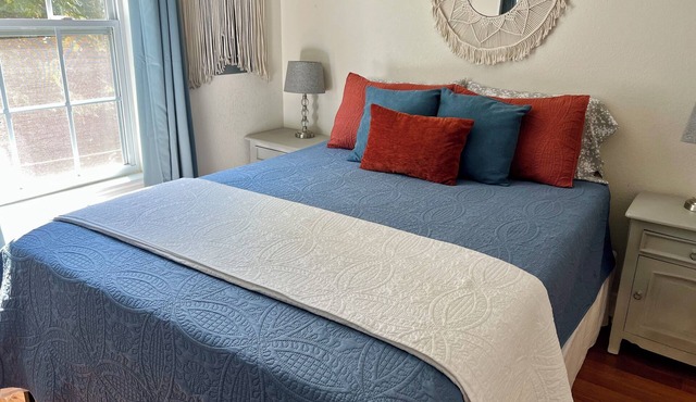 Charming 2-Bedroom Bungalow on Lookout Mountain