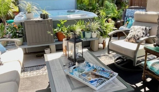 Charming 2-bedroom condo North Fort Myers private outdoor courtyard and hot tub