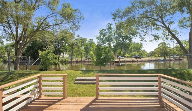 Charming 2 bed waterfront home in quiet neighborhood w/boat parking!