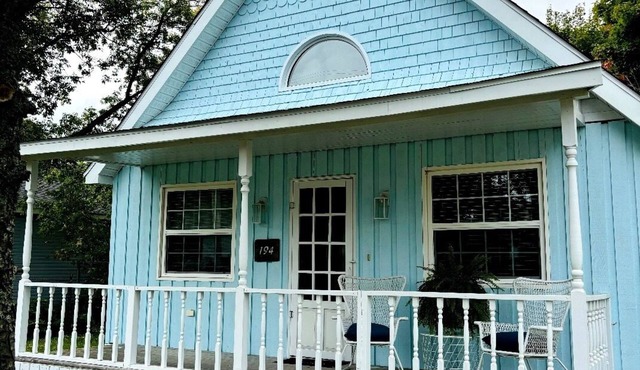 Charming 2-bedroom cottage with AC in Pointe-du-Chêne