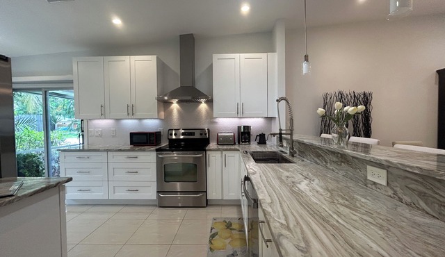 Charming 2-bedroom house with gorgeous patio garden