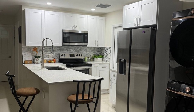 Charming 2-bedroom house in cool Fort Lauderdale with WiFi, AC