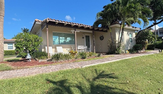 Charming 2-bedroom villa in superb Hillsboro Beach oceanfront resort.