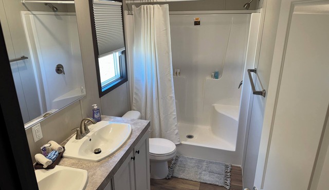 Charming 2-bedroom mobile home in Ranchos de Taos with WiFi