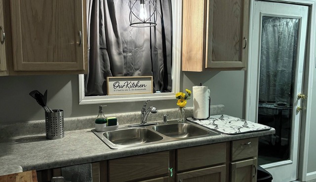 Charming 2-bedroom house with AC, WiFi in fantastic University City