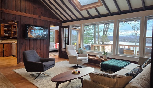 Charming 2-bedroom cabin with a stunning view