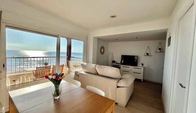 Charming 2-bedroom apartment with AC, WiFi in lovely Mar y Naranjo