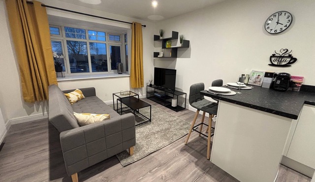 Charming 2-bedroom apartment in awesome Anlaby Common with WiFi.