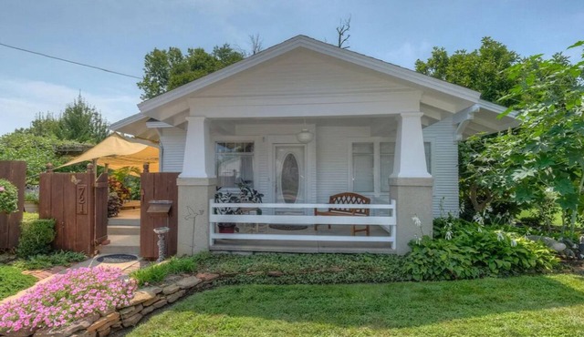 Charming 2 bedroom house in peaceful Baxter Springs